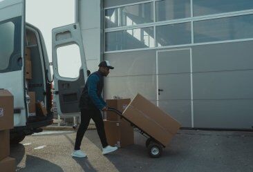 Carrinhos para carga com rodas para armazém - Guia prático