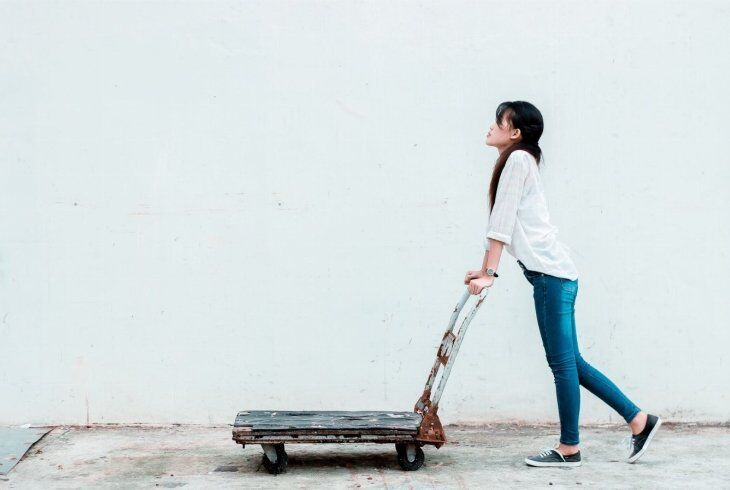 Como escolher e usar carrinhos para carga em indústrias